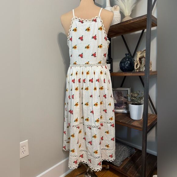 NWT Farm Rio White Linen Blend Mixed Cross Stitch Flowers Midi Dress M - Picture 4 of 16